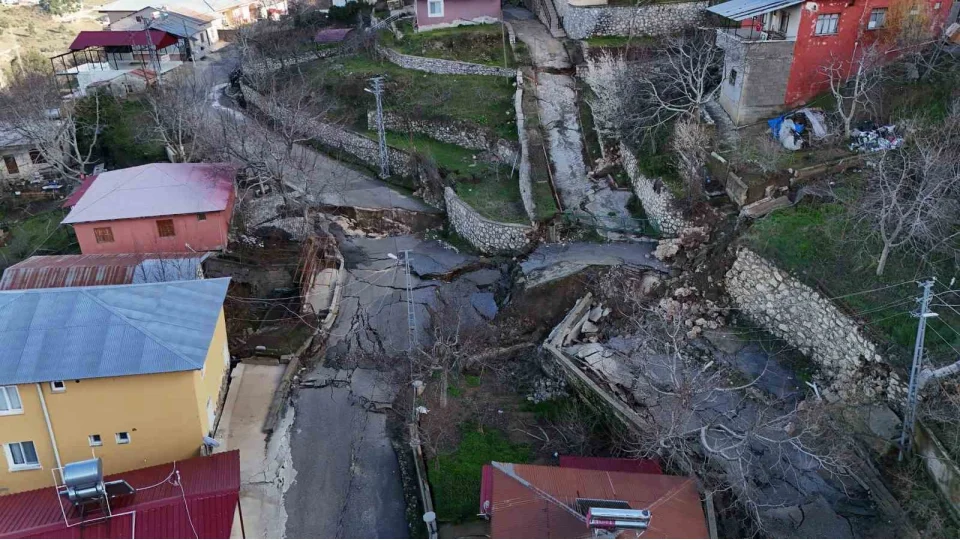 Mersin'deki heyelan bölgesi havadan görüntülendi