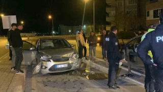 Karaman'da 2 otomobil kafa kafaya arpt: 2 yaral