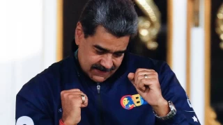 Venezuela Devlet Başkanı Maduro, dans ederek ABD'ye "barış" çağrısında bulundu