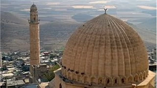 Grenleri byleyen Mardin Ulu Cami ve minaresi