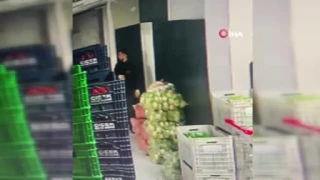 Deprem anında yaşanan panik kamerada