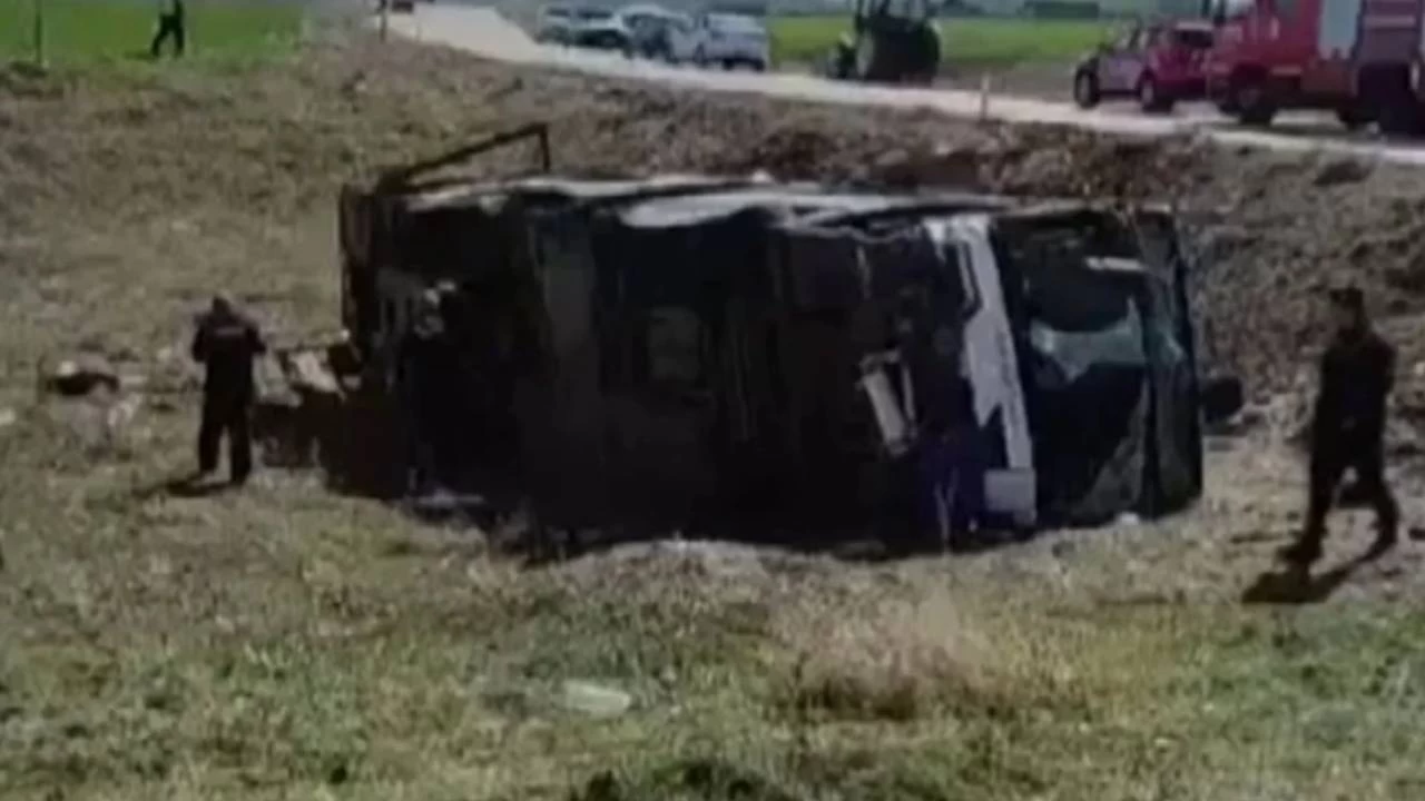 Ankara'da belediye otobüsü devrildi: 24 yaralı