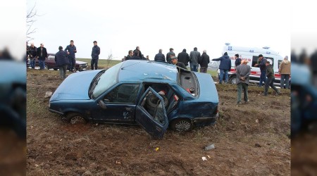 Cenazeye giden araç takla attı