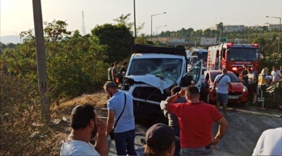 İzmir'de feci kaza: 1 ölü, 4 yaralı
