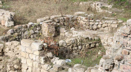 Selimiye Camisi meydan kazılarında yeni tarihi kalıntılar bulundu