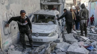 İsrail, Refah'taki hava saldırılarında 6'sı çocuk, 12 Filistinliyi öldürdü