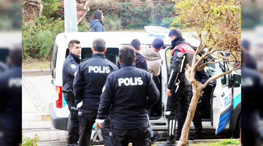 'Beni kandırıyorsunuz' deyip bıçak çekti