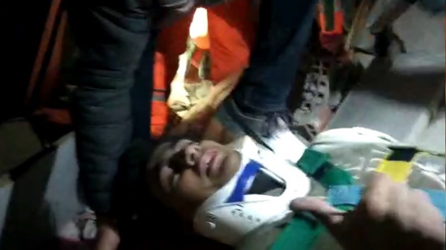 Kahramanmaraş'ta enkazın altındaki genç 39 saat sonra kurtarıldı