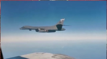 Rus ve ABD uçakları karşı karşıya