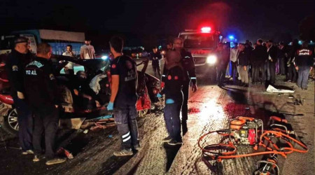 Tatvan'da zincirleme trafik kazası: 1 ölü, 4 yaralı