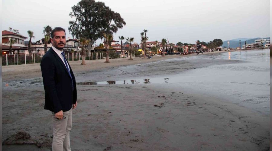 Akyaka'da deniz suyu 50 metre çekildi