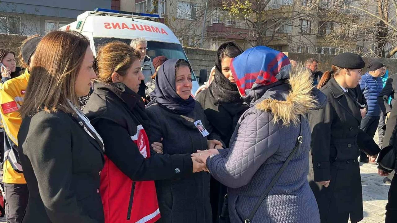 Erdek şehidini son yolculuğuna uğurladı