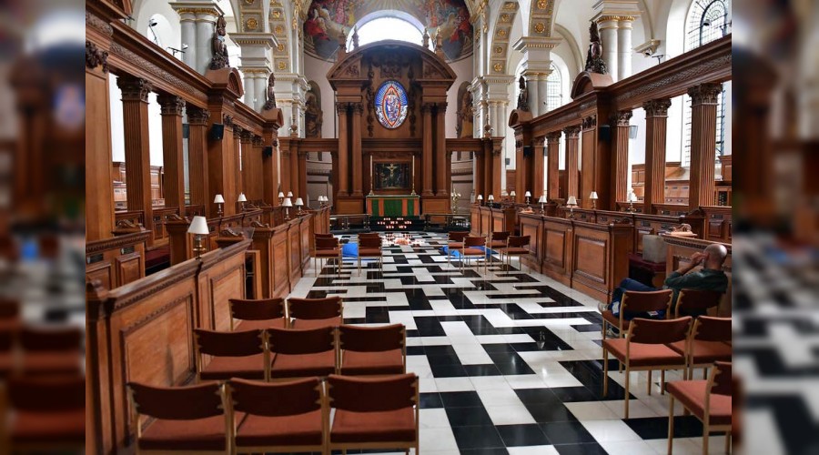 İngilizler kiliseden kaçıyor