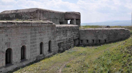 Kars'ta 271 yllk tabya turizme kazandrlmay bekliyor