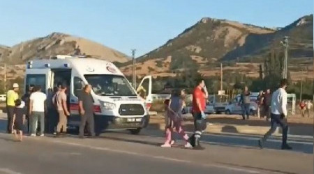 Okul servisi ile ticari araç çarpıştı