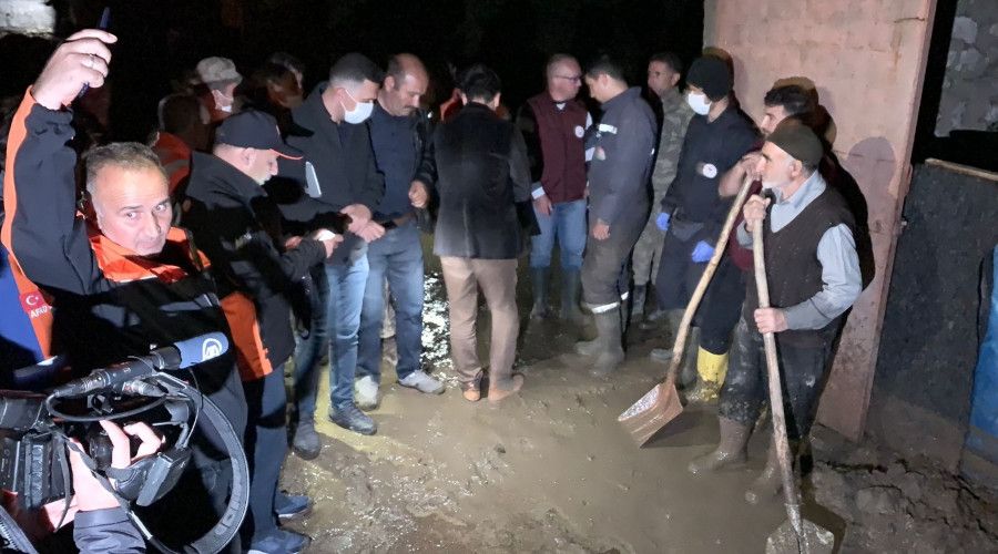 Sarıkamış'ta 20 ev selden hasar gördü