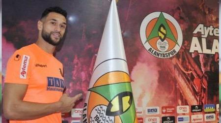 Alanyaspor'a İngiliz savunmacı