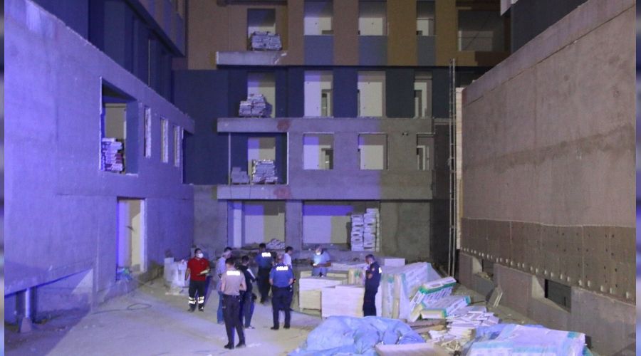 Asansör boşluğuna düşerek öldü