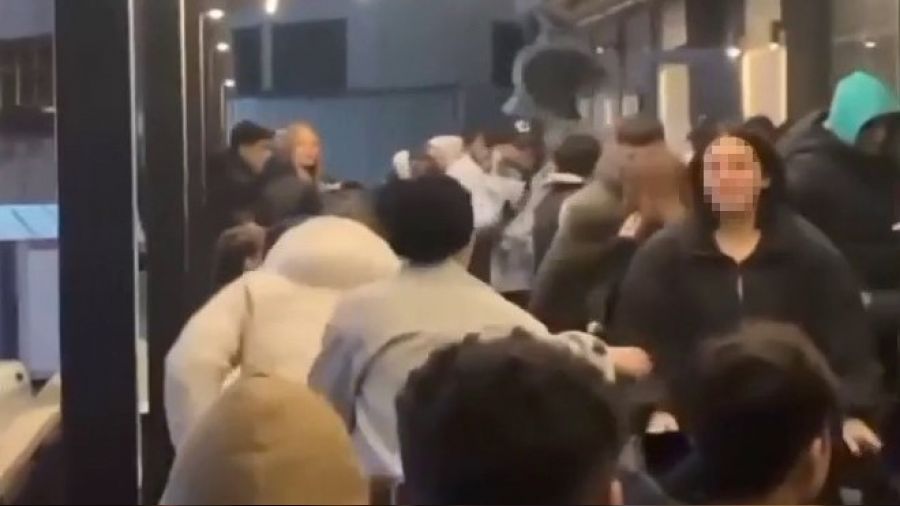 Bayrampaşa'da husumetli gençler arasında kavga