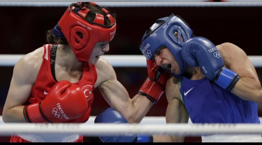 Buse boksta madalya kazanan ilk kadın oldu