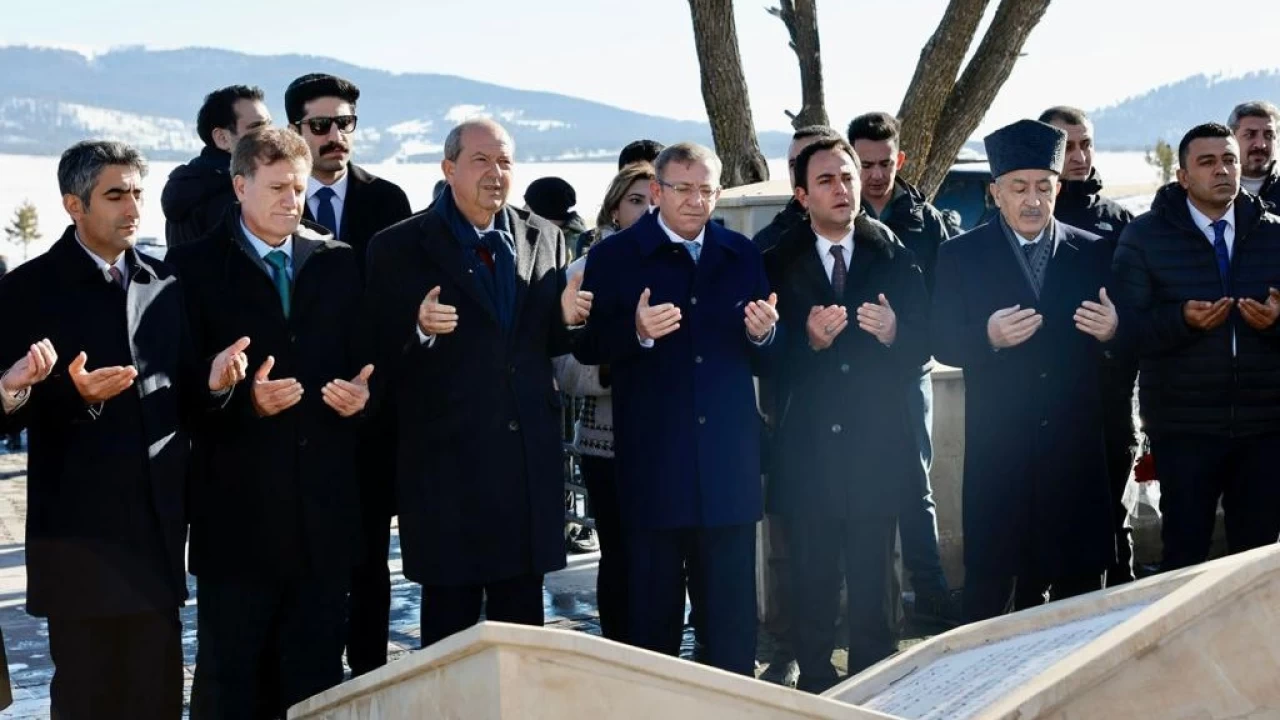 Cumhurbaşkanı Tatar Sarıkamış Anıtı'nı ziyaret etti