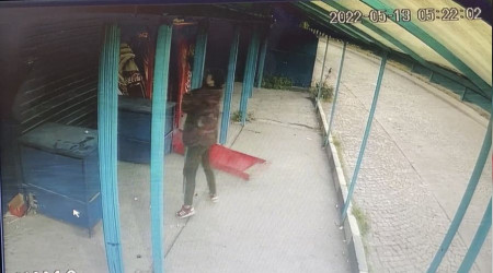 Hırsızlar yırtık monttan yakalandı