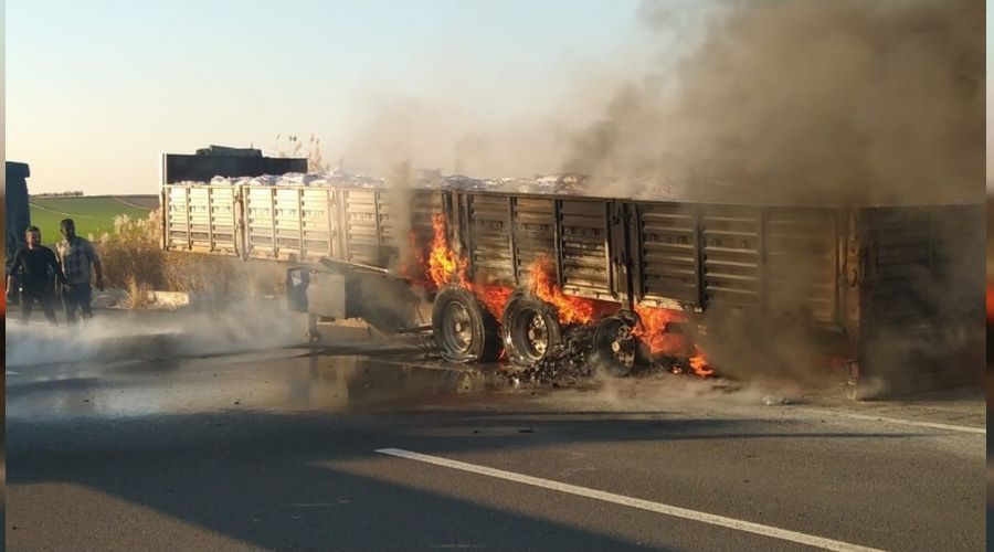 Kömür yüklü tır alev aldı