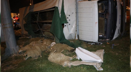 Kütahya'da kamyonet devrildi, 1 kişi yaralandı