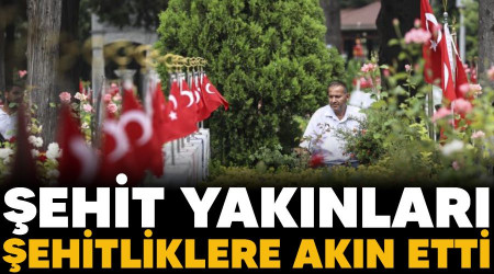Şehit yakınları şehitliklere akın etti