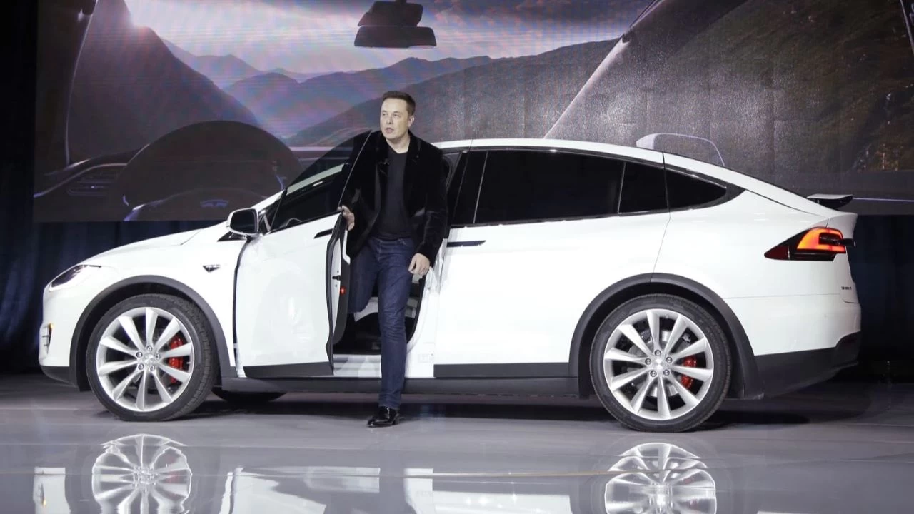 Tesla'nn gelecei yapay zeka ve robotlarda m sakl?