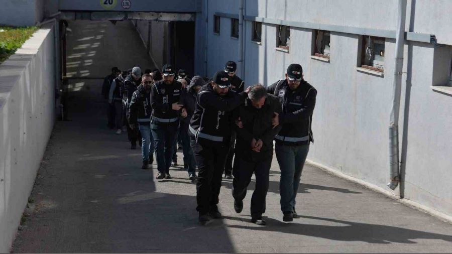 Adana'da 6 müteahhit tutuklandı