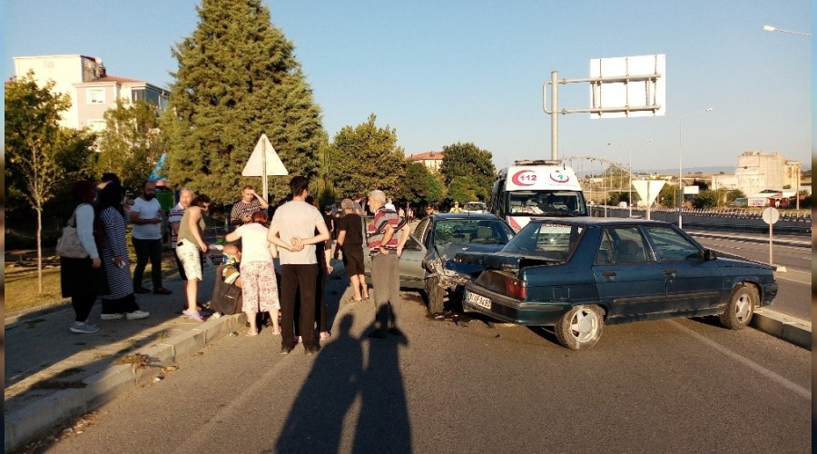 Alkollü sürücü duran araca çarptı: 2 yaralı