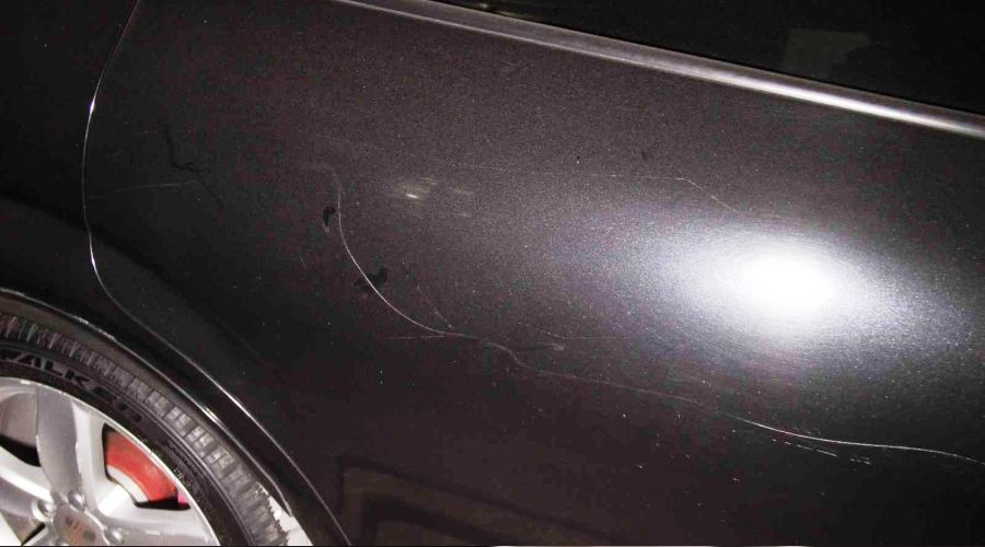 Arabasının çizilmesinden sorumlu tuttuğu kapıcıyı öldürdü