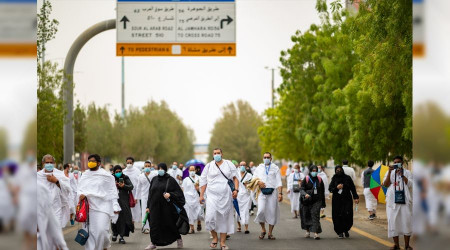 Arafat vakfesini tamamladılar Müzdelife yolundalar
