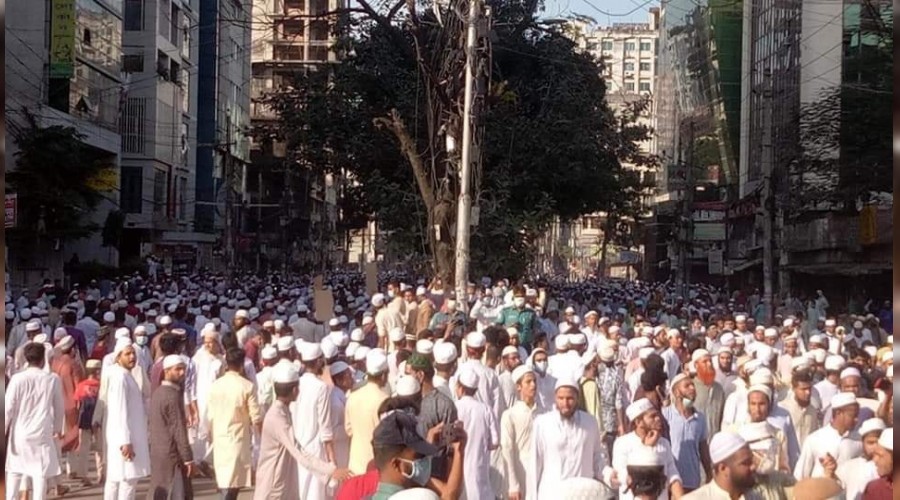 Bangladeş'te milyonlar Fransa'yı protesto etti