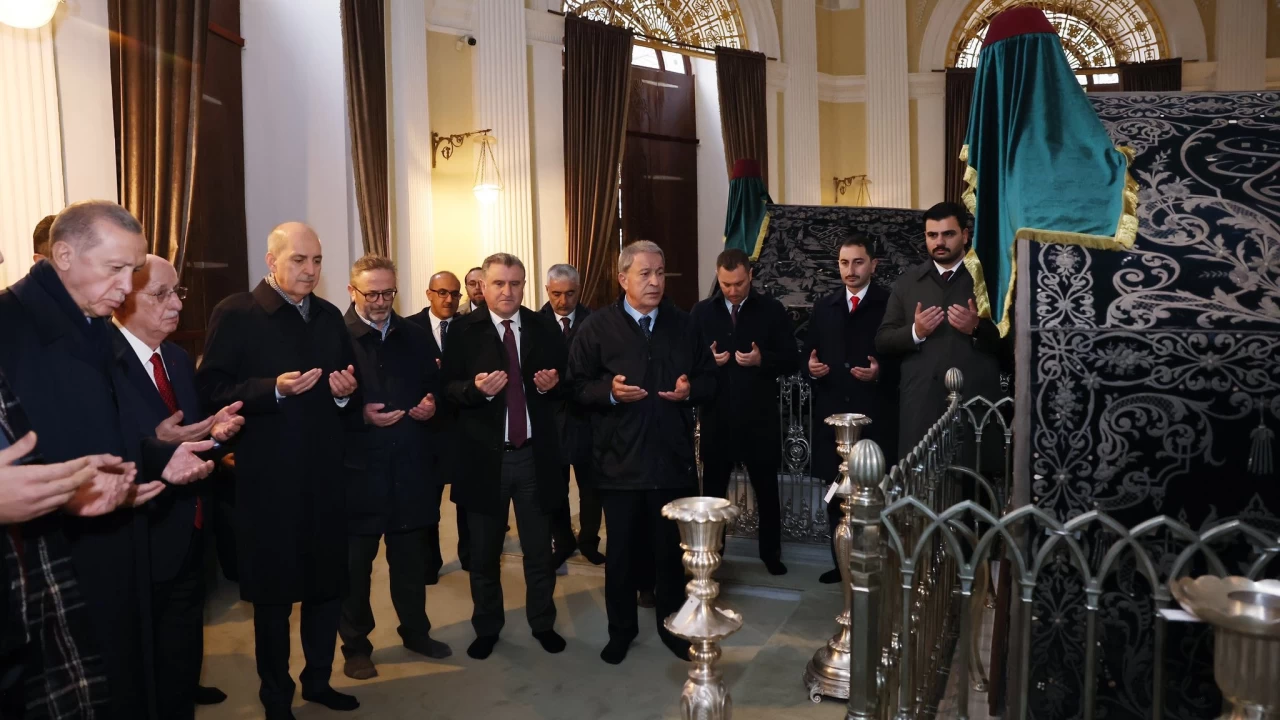 Cumhurbaşkanı Erdoğan 2. Abdülhamid Han türbesini ziyaret etti