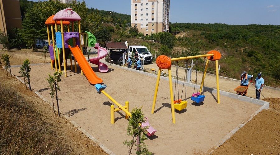 İzmit ilçesindeki parklar birer birer yenileniyor