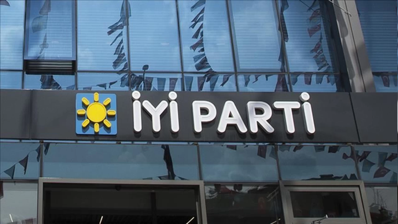 İYİ Parti'den 'belediye başkanlarımıza transfer teklifi yapılıyor' açıklaması
