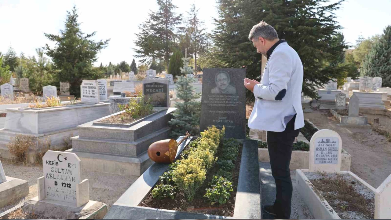 Neşet Ertaş'ın çaldığı saza 27 yıldır gözü gibi bakıyor