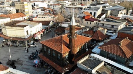 Tarihi çarşı içerisindeki 270 yıllık cami