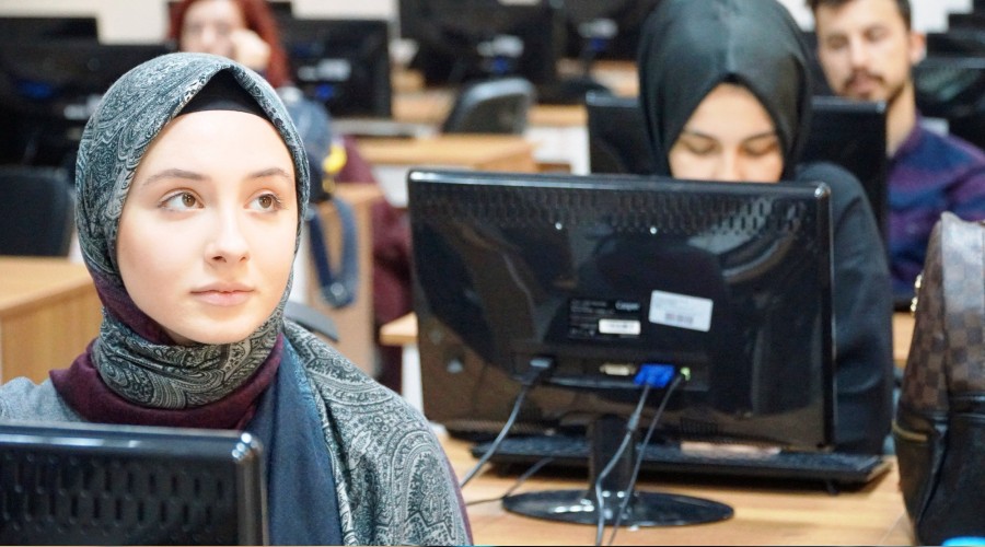 Üniversiteler uzaktan eğitime geçiyor