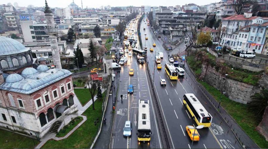 Unkapanı'nda İETT otobüsleri çarpıştı:8 yaralı