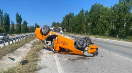 Çorum'da taksi takla attı: 4 yaralı