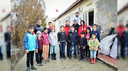 Deprem bölgesinde okullar eğitime hazırlanıyor