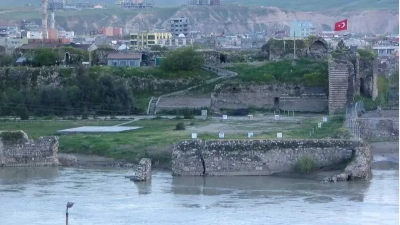 Dicle kysnda ykselen tarih: Cizre Kalesi