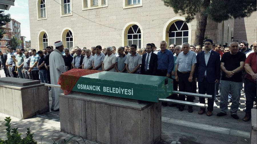 Elif Akll gzyalar arasnda topraa verildi