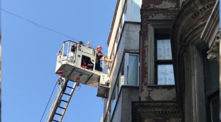 Fatih'te otelde yangın paniği