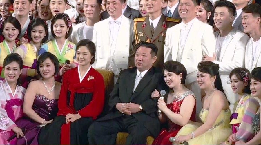 Kuzey Kore lideri Kim'in eşi Ri görüntülendi