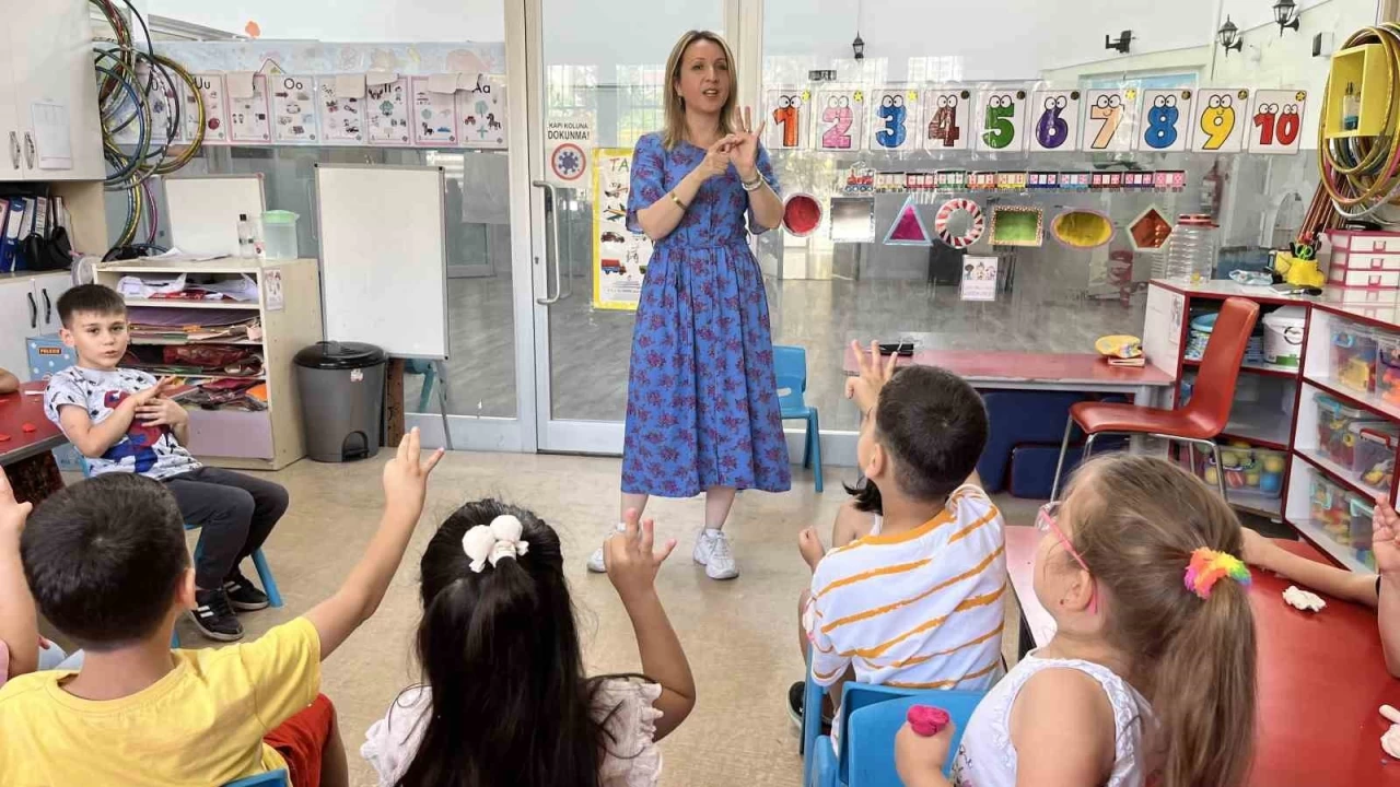 Miniklerin Huri öğretmeni...