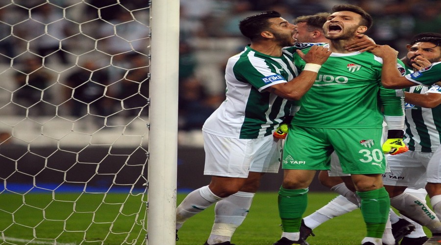 Muslera'yı geride bıraktı